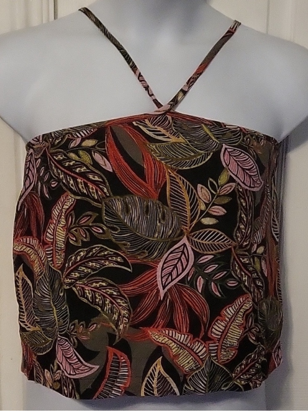 NWT Olivaceous  Black Floral Leaf Print Cropped Tank Top